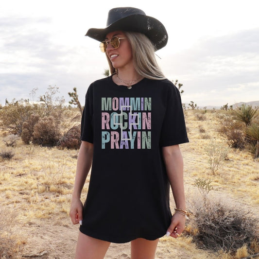 Mommin Rockin Unisex Tshirt