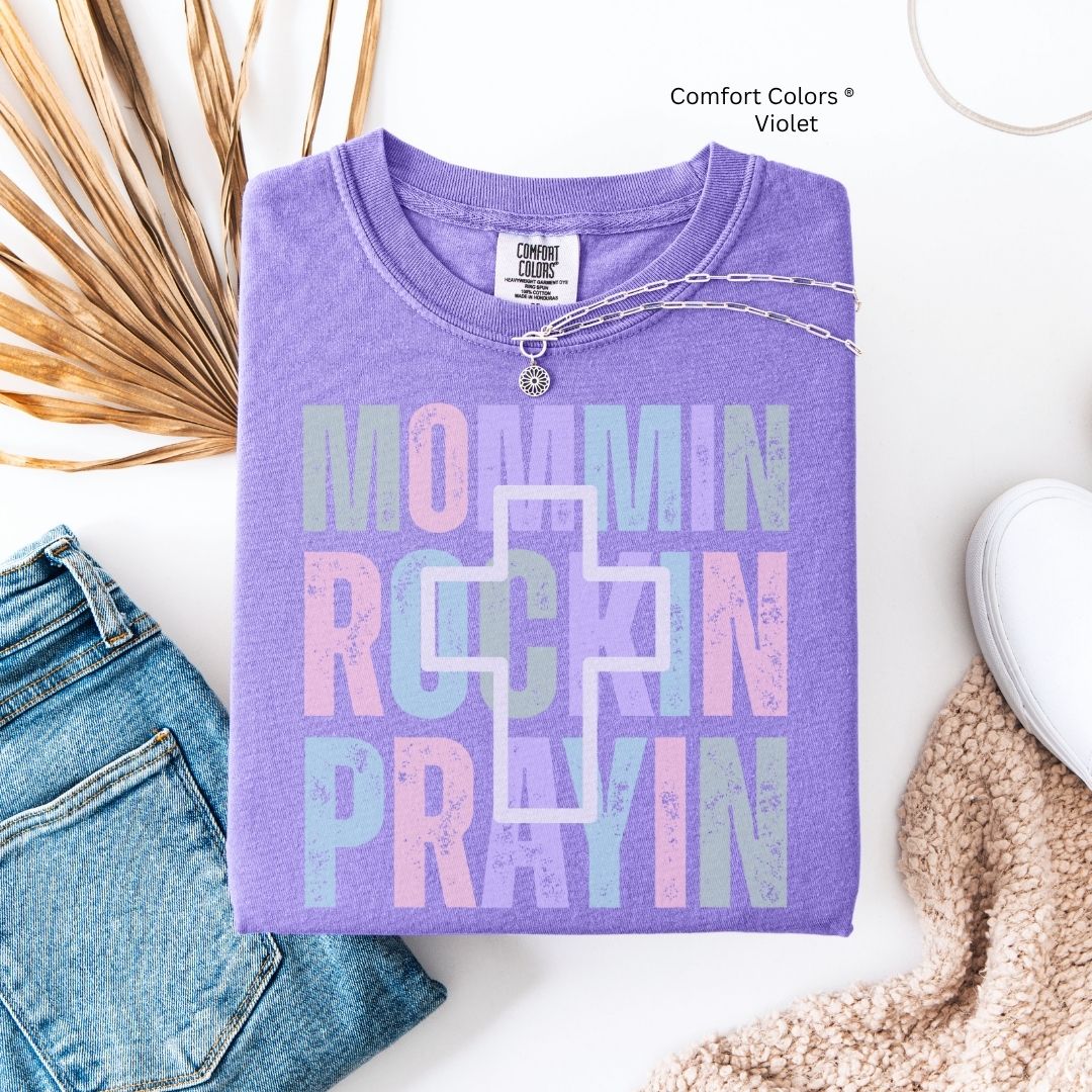 Mommin Rockin Unisex Tshirt